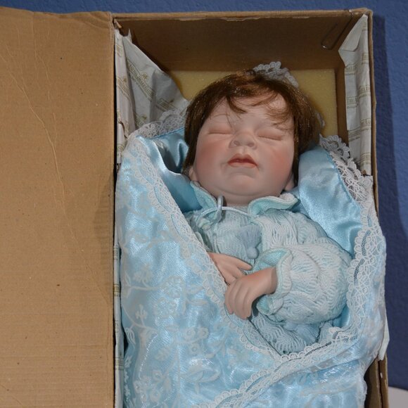 Baby Doll from Ashton Drake Galleries, "Rachel Visits Relatives", Rare - NEW - Picture 2 of 12